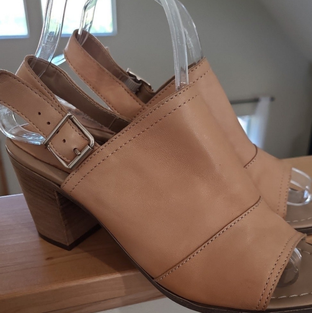 Sophia Milano womens size 7.5  Tan Leather‎ Sling back Sandal made I. ITALY